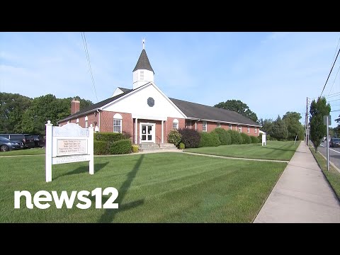 Bay Shore Christian School parents left without answers as owners move to shut down school| News 12