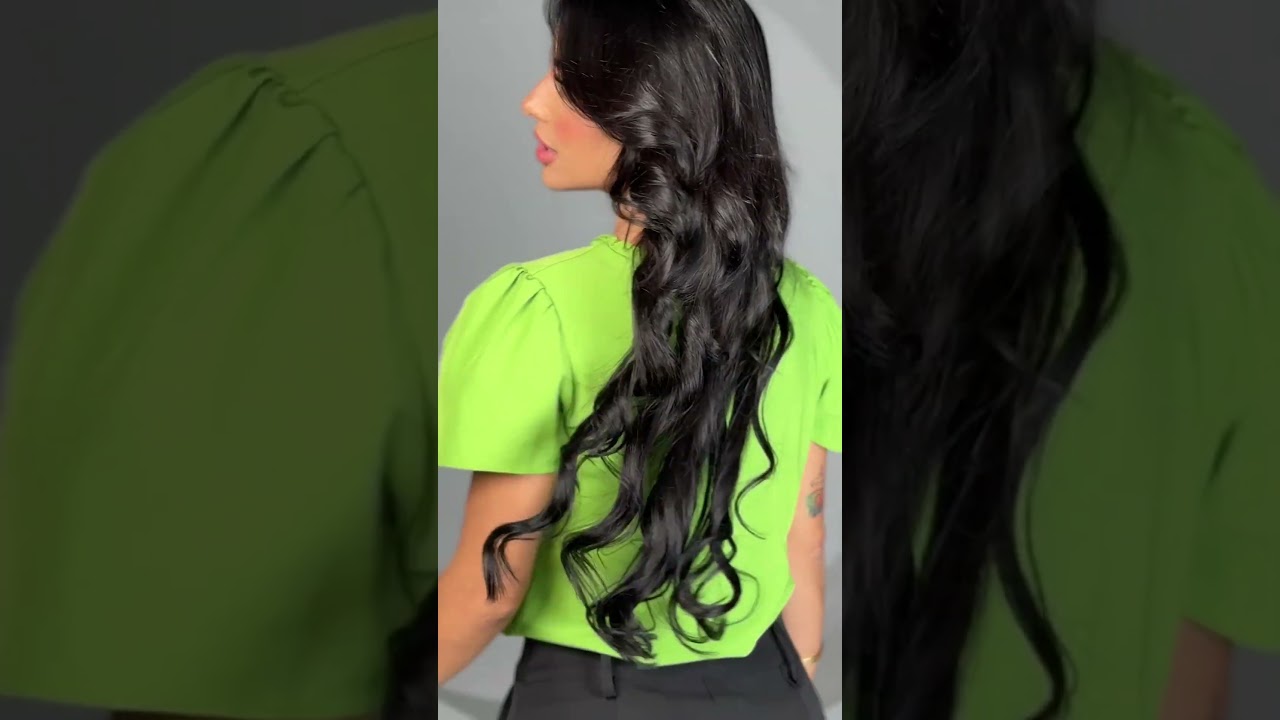 Blusa Feminina com Detalhe no Decote