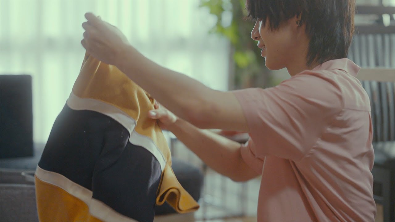 佐藤流司と一緒に洗濯物を畳む　おうちで恋人気分な新WebCM「佐藤流司とシェアするシャンプー MoccHi SKIN」第4話公開