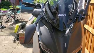 Yamaha X-Max 300 - Folding mirrors and GIVI windscreen - London, UK