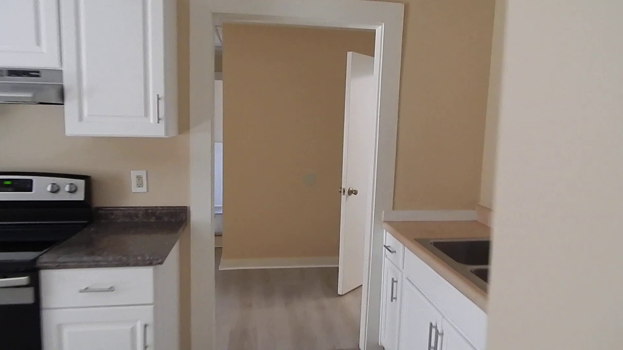 Downtown Bangor!! 1650 / 3br / 2 baths 1000ft2 Unique Bedroom