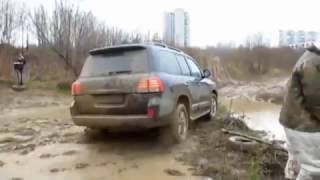 Off road 4x4 Extreme VW Touareg vs Toyota land cruiser Mudding