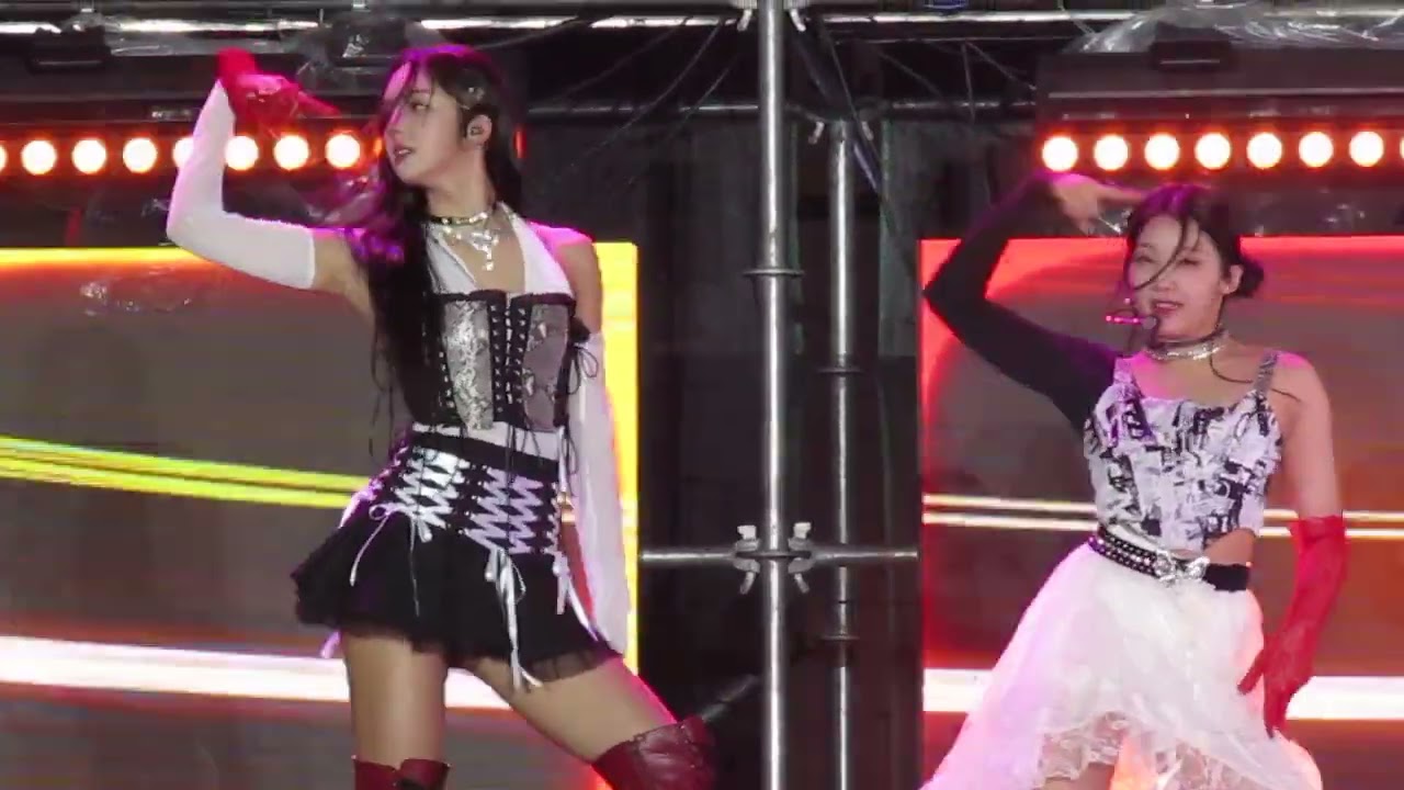 20221217 Fancam - Burn With Love, GRATATA - Lapillus(라필루스) IN HA NOI VIET NAM