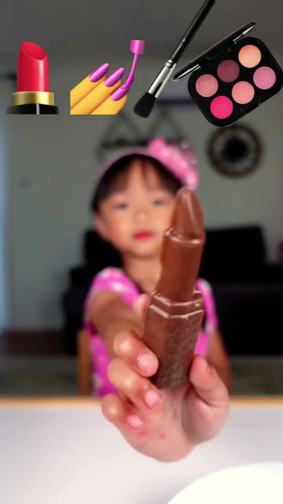 Cute kid eats makeup emoji👧🏻😍💄💅