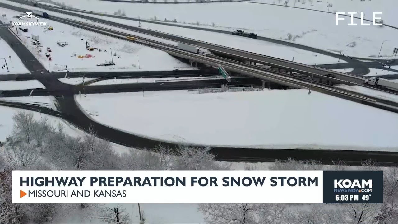 Highway prep for snow storm - YouTube
