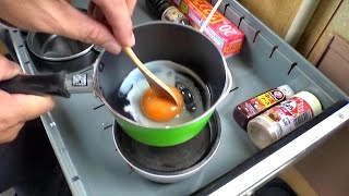 昼休憩に仕事机を厨房にして全力でチャーハンを作る窓際サラリーマンのドキュメンタリー