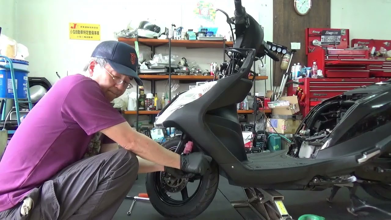 Address 125 Periodic Inspection: Front Caliper Cleaning and More