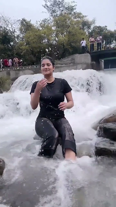 cantiknya gadis di desa yang mandi di sungai