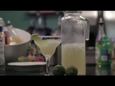 How to Make a Pitcher of Bartender Margaritas : Specialty Beverage Creations