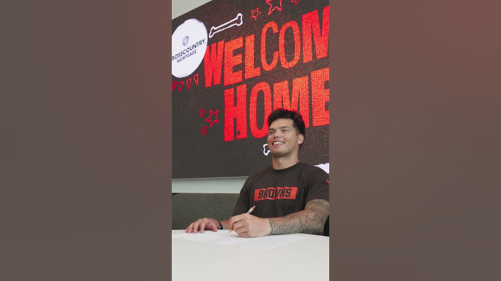 Dillon Gabriel Officially a dawg! 🖊️