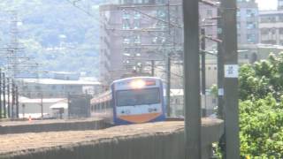 台鐵1202次EMU700型區間車通過(大漢溪橋)