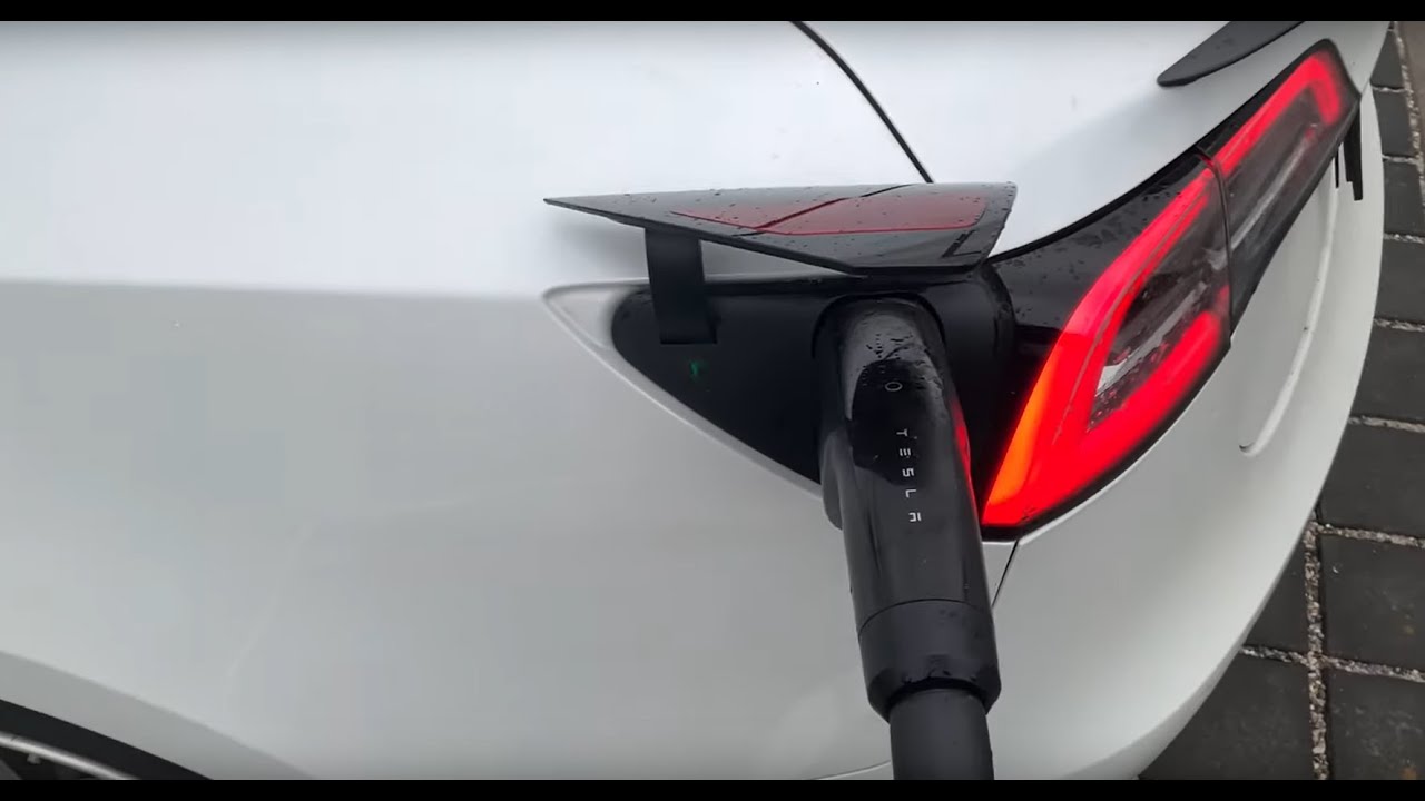 Tesla Model 3 Laden