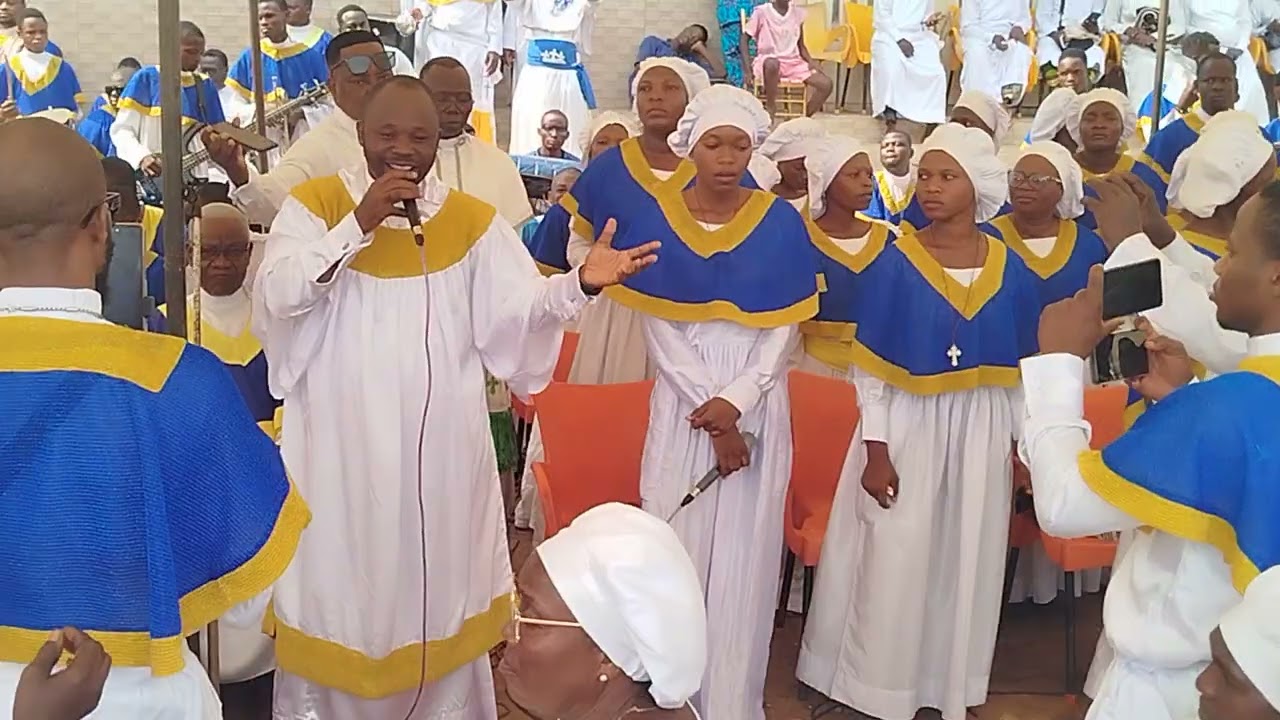 Inhumation du Mastro CHEDRACK GUSTAVE YANSUNNU à Porto Novo le 24/01/26. Partie 3 (Dangbo chorale)