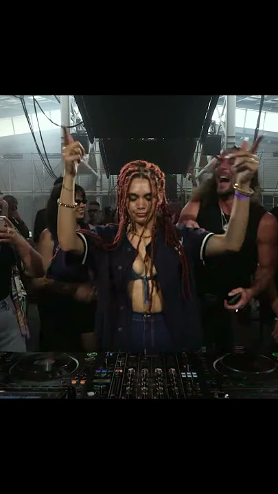 Dj pranks the crowd 🤣 #boilerroom