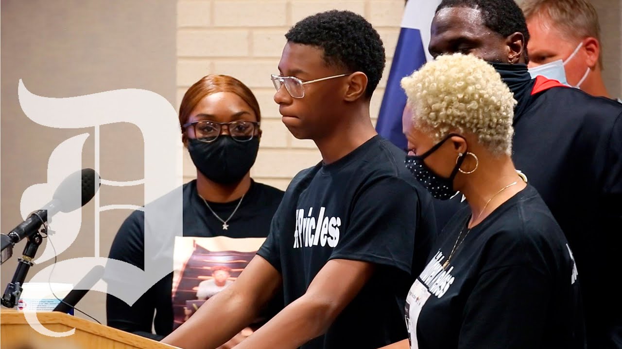 Simulação de leilão de alunos negros como escravos em aula revolta