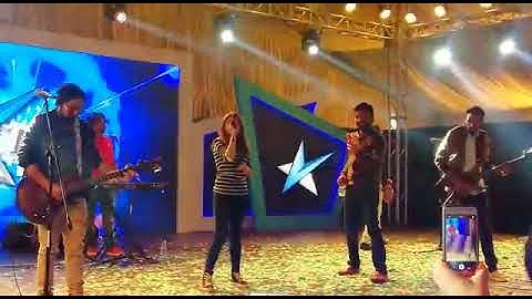 Aima baig perfoming At Avari Hotel Lahore.