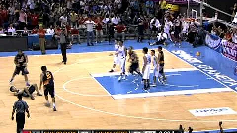 Jeff Chan nails two four-point plays in a single g...