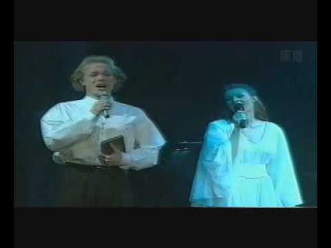 Louise Fribo & Gert Henning-Jensen som Hamlet & Of...