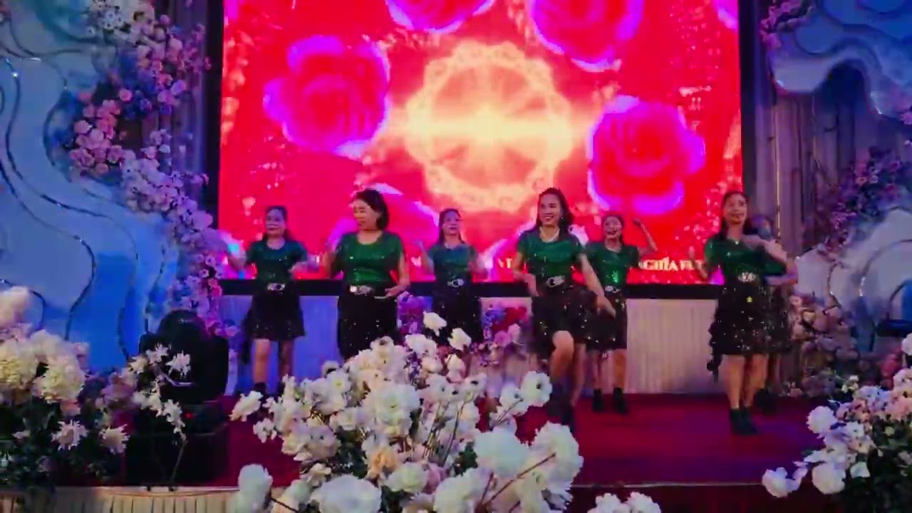 Anh say em rồi nhạc Nga - CLB khiêu vũ-dân vũ thị trấn Quỳ Hợp biểu diễn.