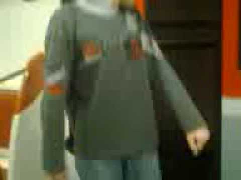 მეტროში კარი თავისით გაიღო (door was open in metro accident)