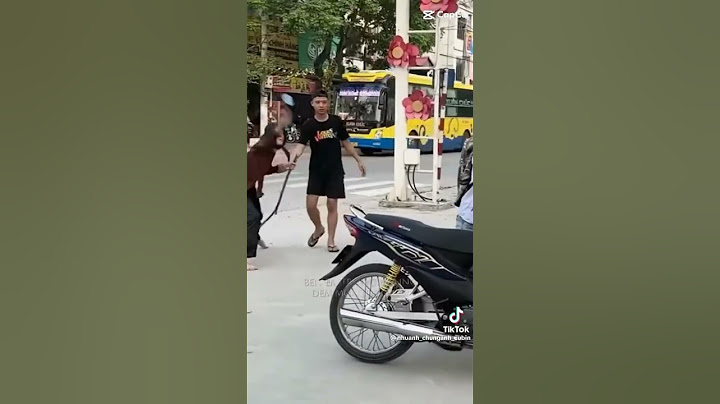 Hoàng em ném bóng bay troll người đi đường
