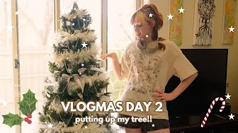 VLOGMAS EPISODE 2, PUTTING UP MY TREE 🎄🎅🎁
