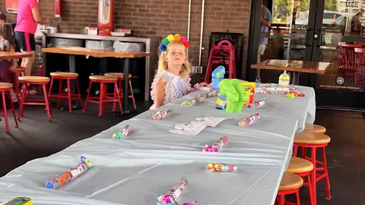 Mom Saves Daughter’s Birthday Party After No One Shows Up - DayDayNews