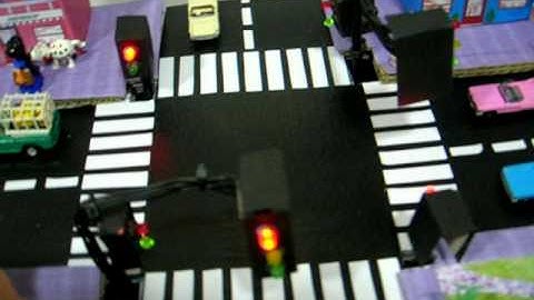 Cruce de semaforos con Arduino. Gema y Cristina 1º C bachiller.