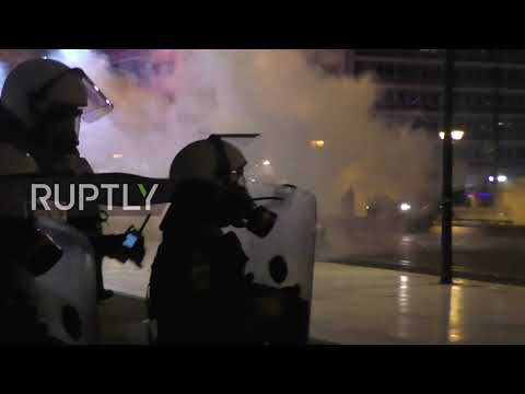 Greece: Streets on fire, water cannon used amid clashes in rally against mandatory COVID vaccination
