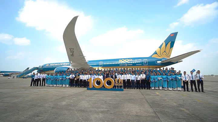 Vietnam Airlines phun vòi rồng đón tàu bay thứ 100 gia nhập đội bay