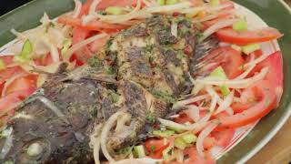 CABRILLA FRITA CON SALSA DE HUACATAY