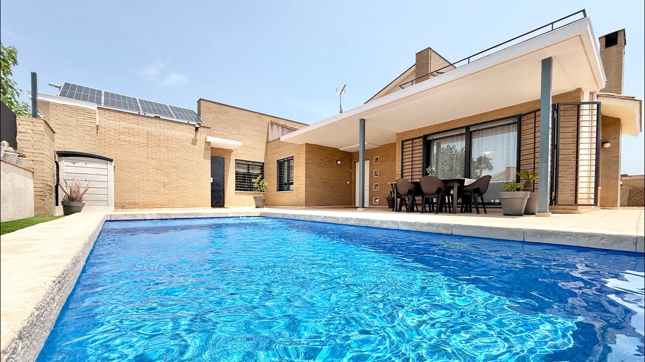 Chalet en venta en Murcia. Se vende casa con piscina y garaje de 4 habitaciones con piscina