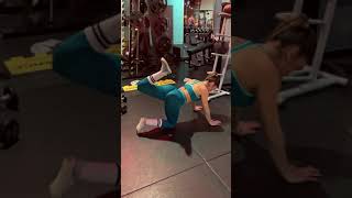 Quadruped Glute leg curl