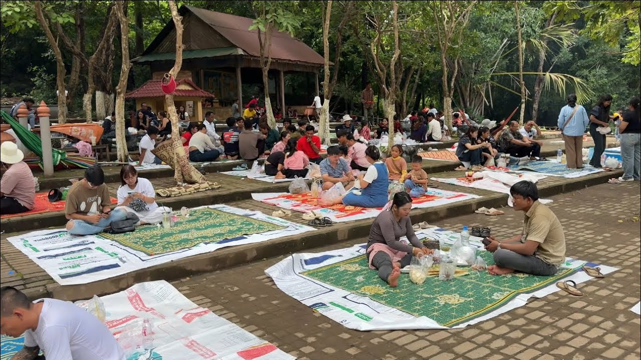 Crowded Phnom Oudong Resort Never Seen Before/Best Traditional Cambodian Foods