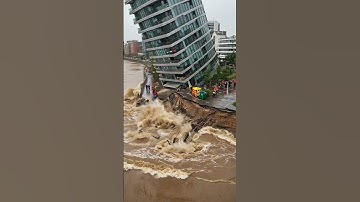 🌊Suddenly Large riverside building collapses due to flood! 😱🏚️ #RiverbankCollapse