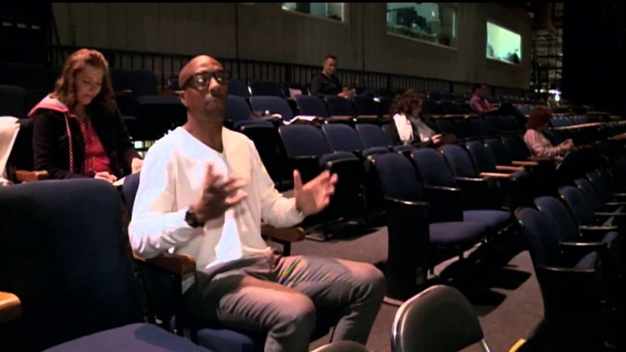 Clip From “J.B. Smoove Walks The Streets,” The Millers: The First Season – Arrives On DVD 8/19 - YouTube