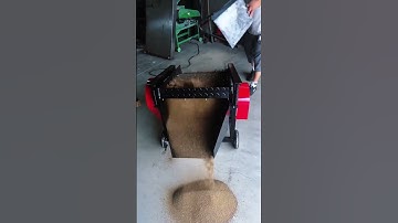 Hand-push vibrating screen with larger screen surface, faster loading and higher efficiency.