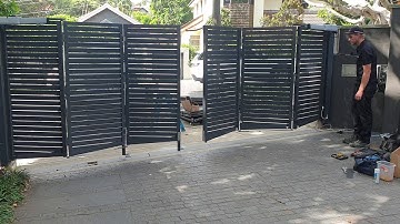 Trifold automatic gate