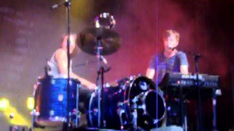 6/10 Matt & Kim - lessons learned live @ Pukkelpop 2010