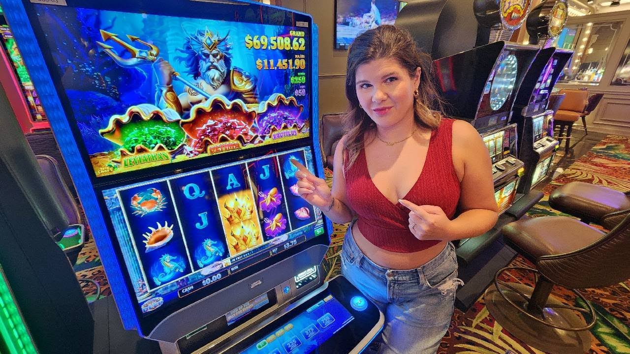 Она сыграла во все слоты в казино и выиграла ОГРОМНЫЙ джекпот!