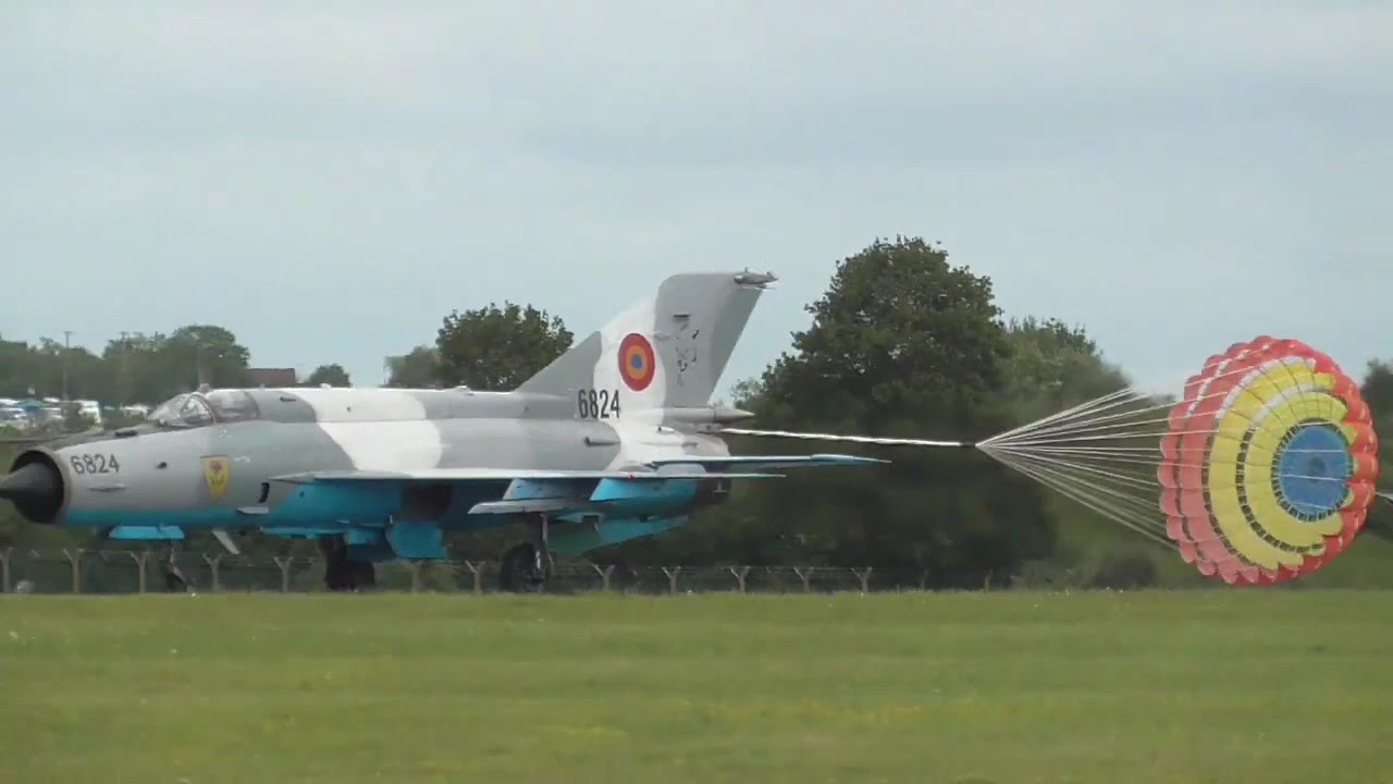 MiG 21 Fishbed landing with Parachute at RIAT!