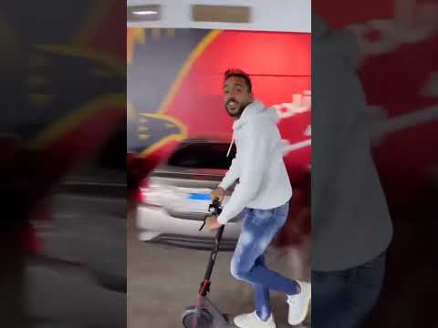 محمود كهرباا يظهر بالسكوتر داخل الاهلي بعد ماباع عربيته كهربا احمد العدوي عدوستا
