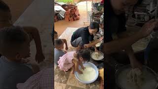 Ba mẹ con làm mì căn