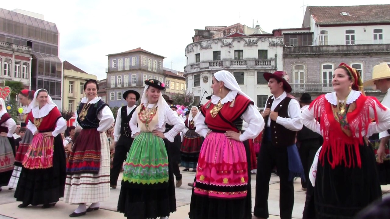 RUSGA DE SÃO VICENTE DE BRAGA DESCE AO TERREIRO E RECRIA O “BOTAR