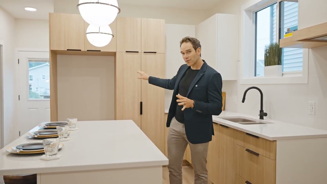 BRAND NEW INFILL IN BONNIE DOON! SOLD