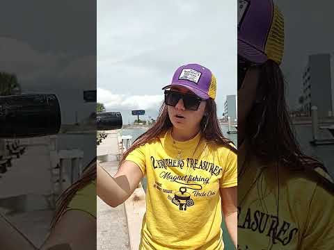 MAGNET FISHING AND FINDING BIG TREASURE #magnetfishing #shortsfeed #fishing