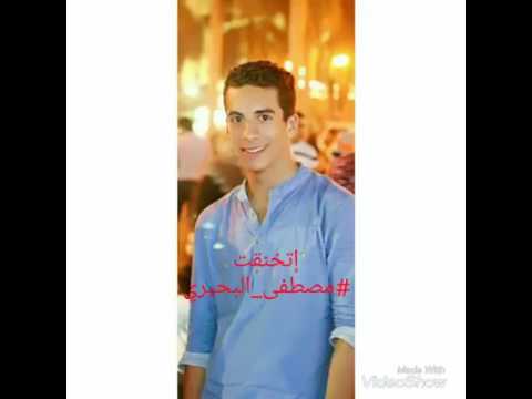 شاب يغني بصوت راءع