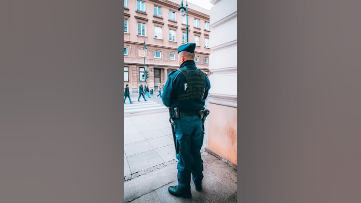 Policjant zgodził się zna zdjęcie - Fotografia uliczna w Polsce