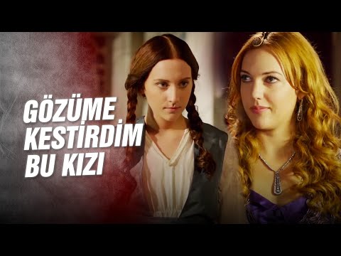 Bu Kızda Sevdiğim Garip Bir Şey Var