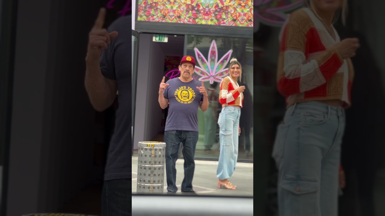 Легенда Голливуда Дэнни Трехо возле своего ресторана Trejos Tacos в центре Санта-Моники